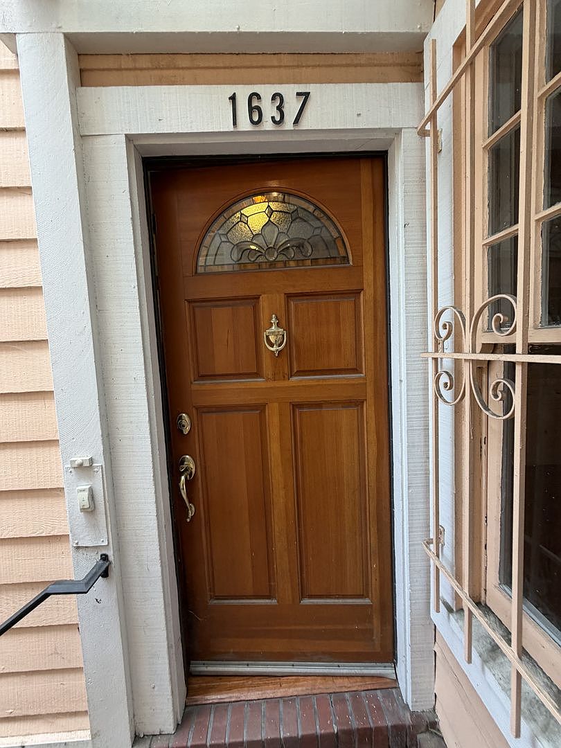 1637 Lake St photo 3