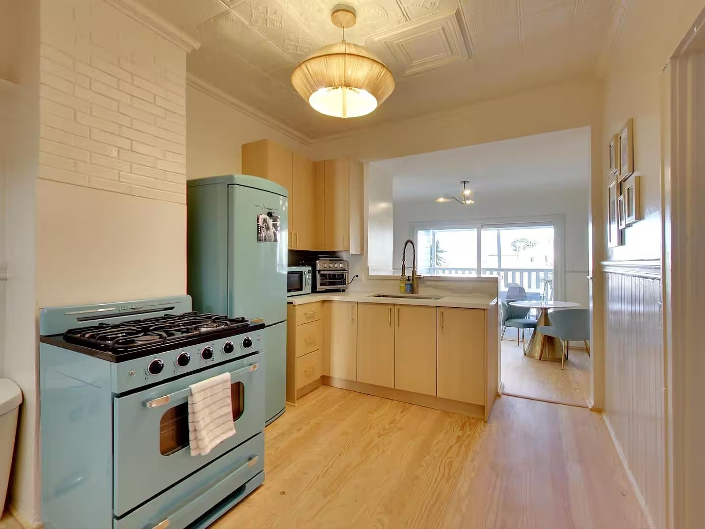 225 Diamond St photo 4