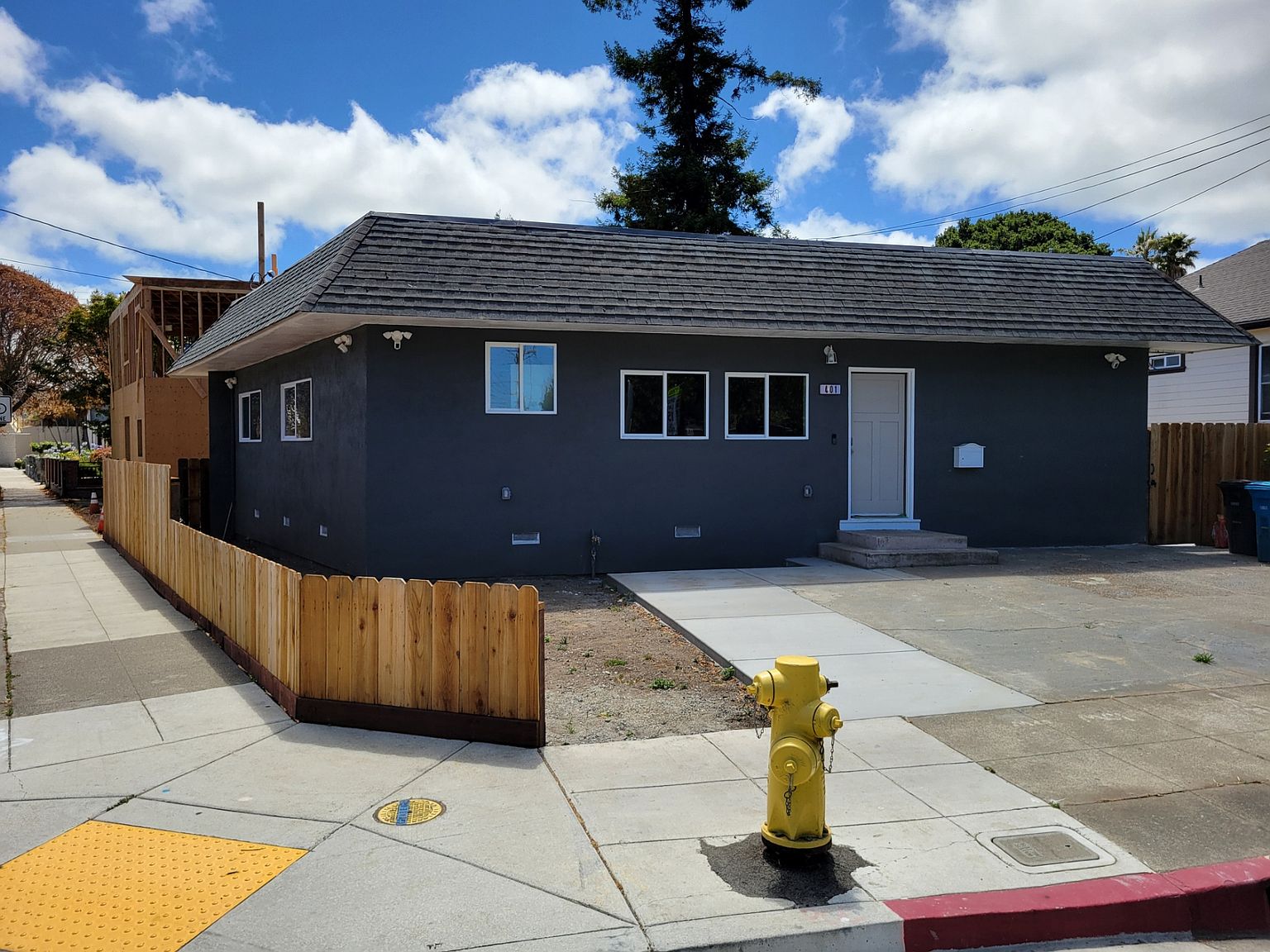 3BR/2BA Duplex on N Claremont St · San Mateo photo 3