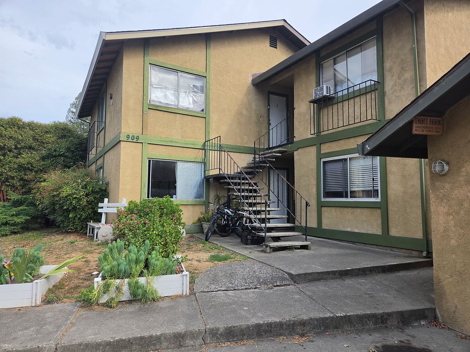 2BR/1BA Duplex on Civic Center Dr. · Rohnert Park photo 3