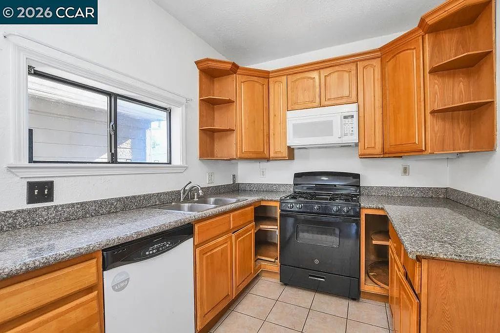 1319 Sacramento St photo 4