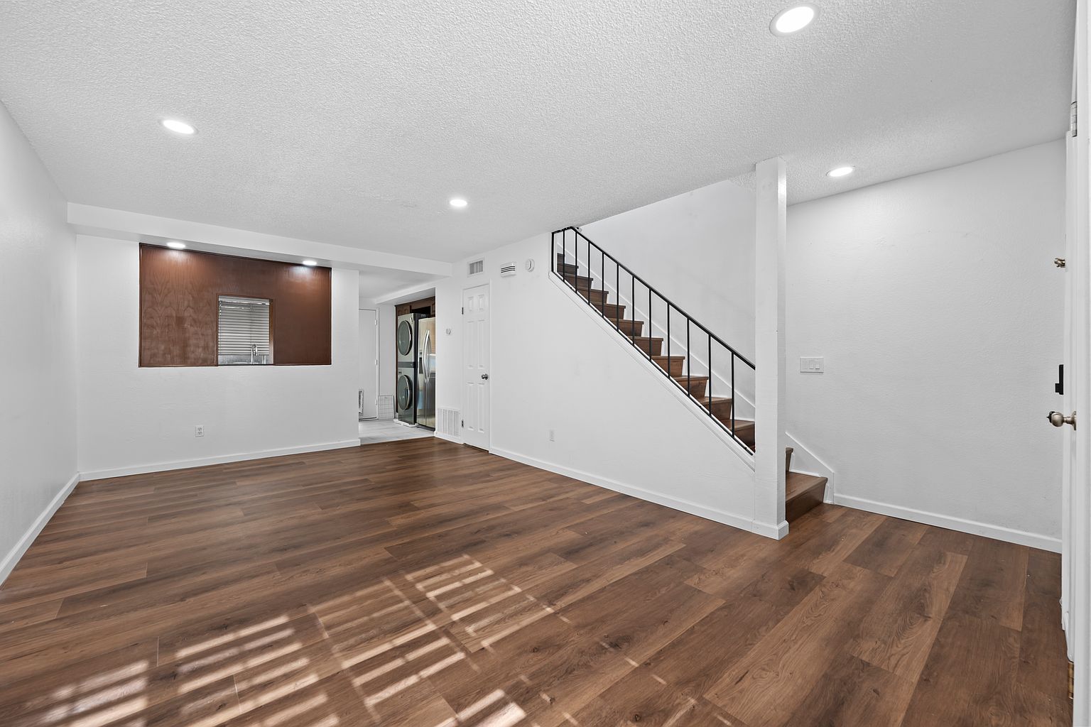 1512 Gustavo St photo 2