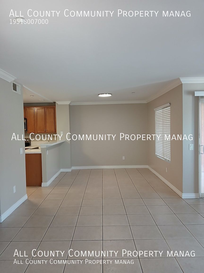 1132 N Broadway photo 3