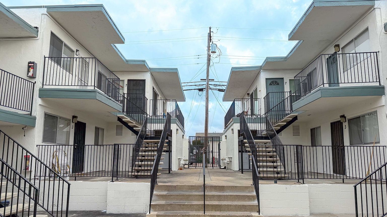 1 beds 1.0 baths (550 sqft)