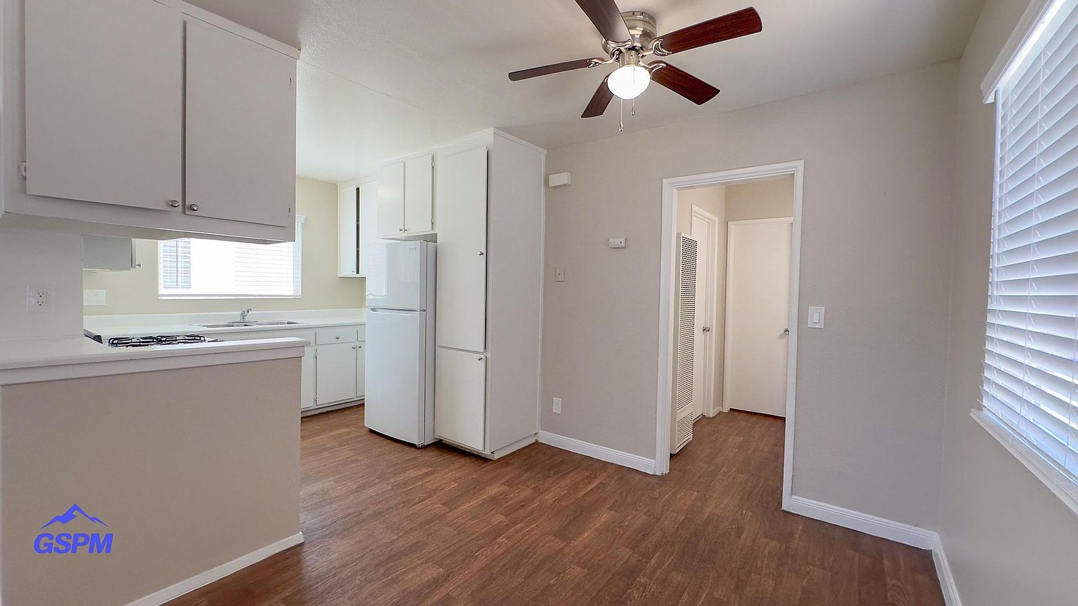 1 beds  1.0 baths (550 sqft) photo 3