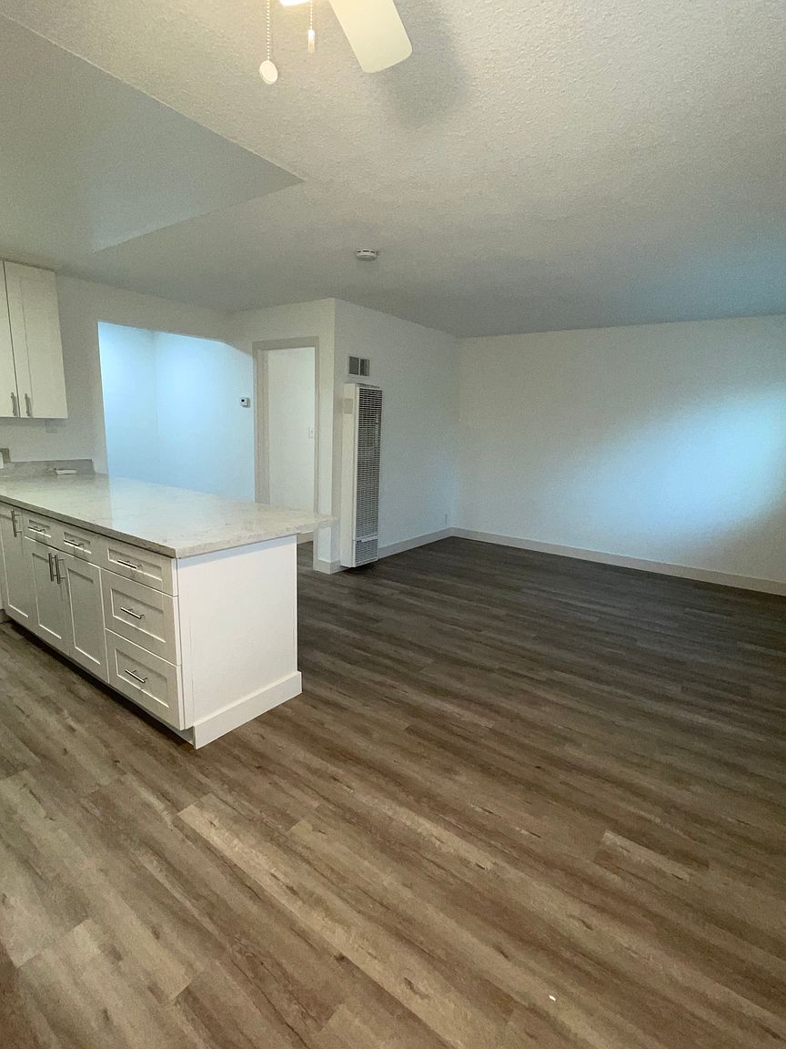 280 Howland St photo 5