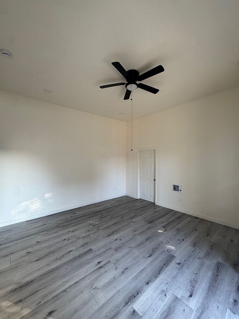 2602 Newton Ave photo 2