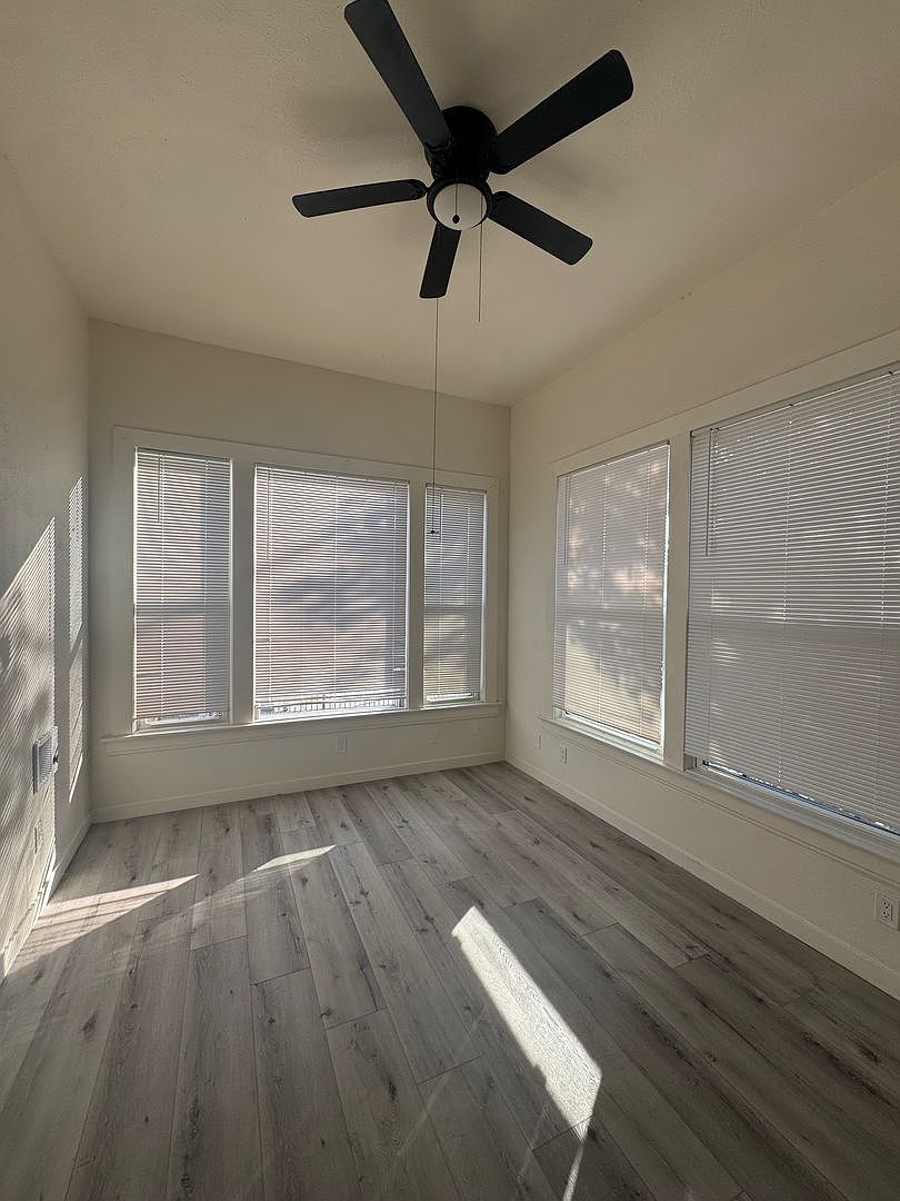2602 Newton Ave photo 4