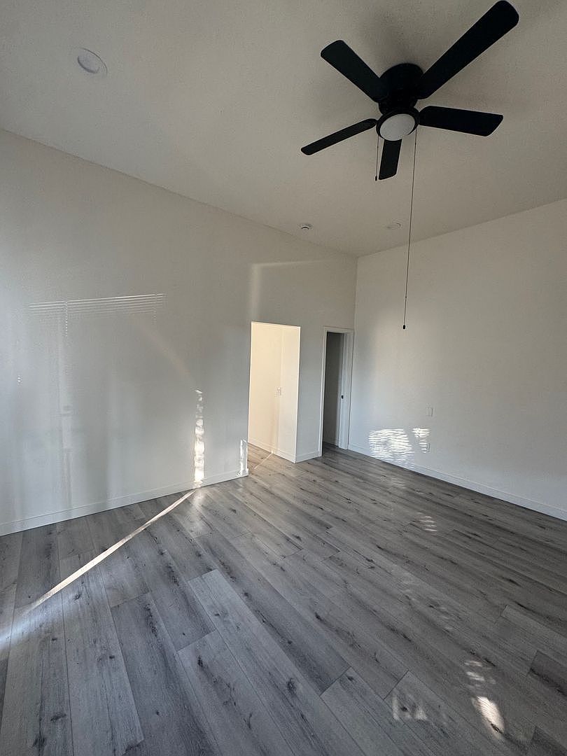2602 Newton Ave photo 3