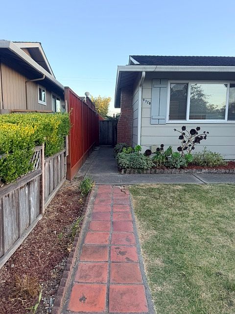 932 Kennedy Dr photo 3