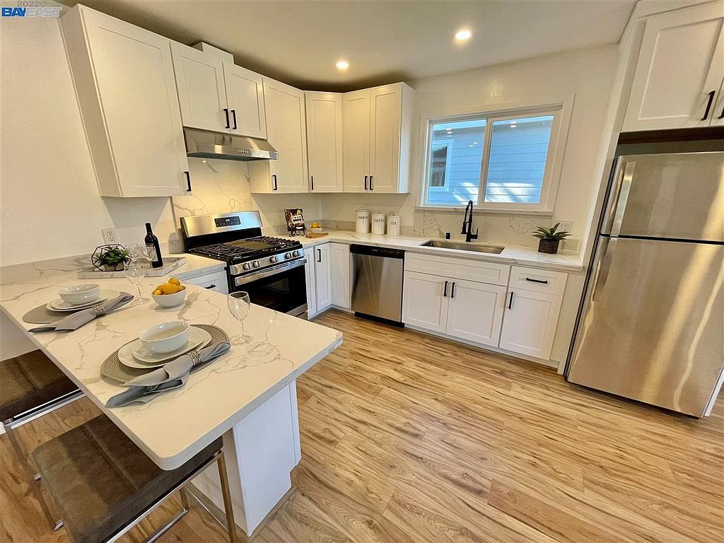 498 N M St photo 5
