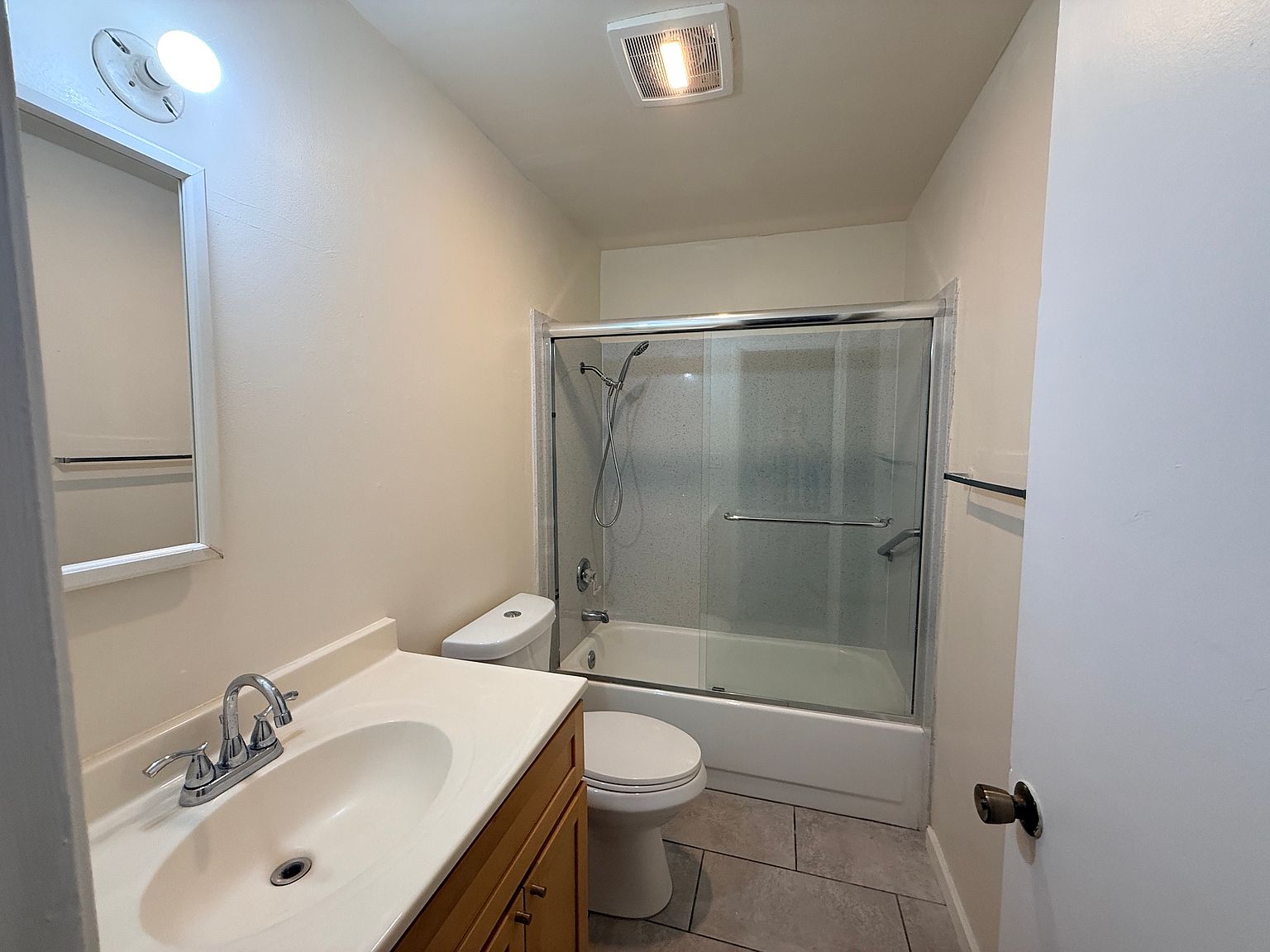 2515 76th Ave photo 4