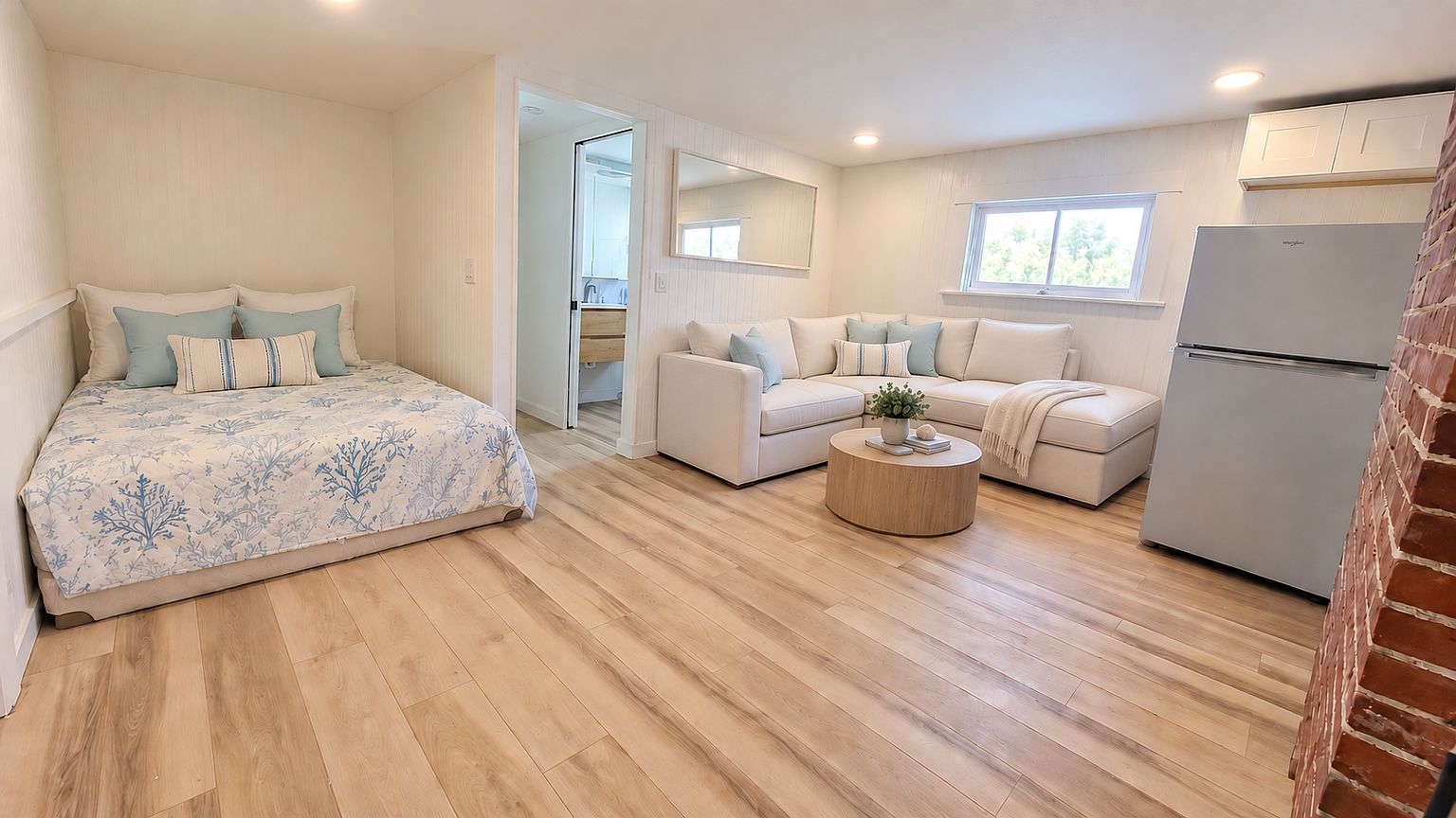 21130 E Cliff Dr photo 3
