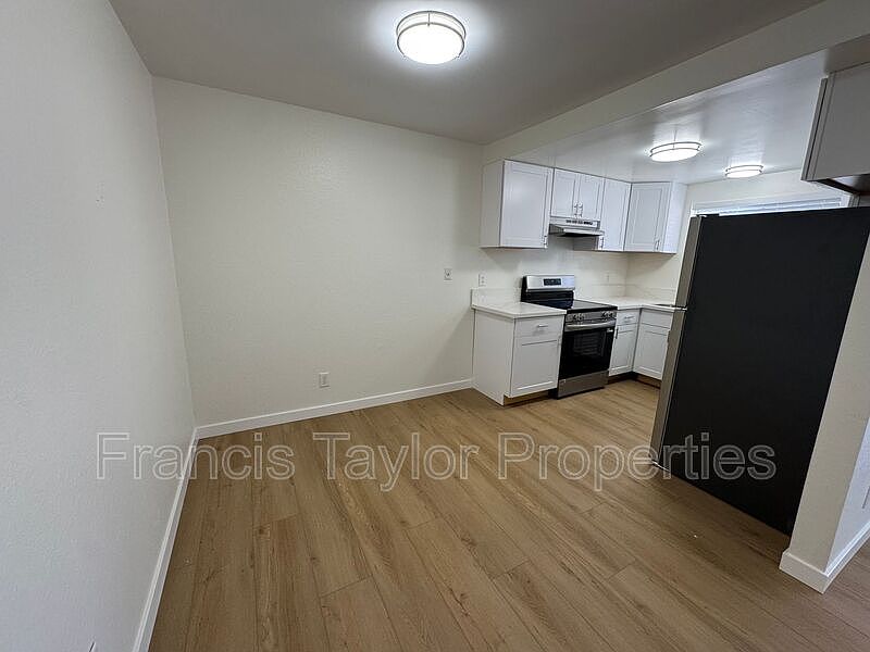 326 Hillside Ter photo 5