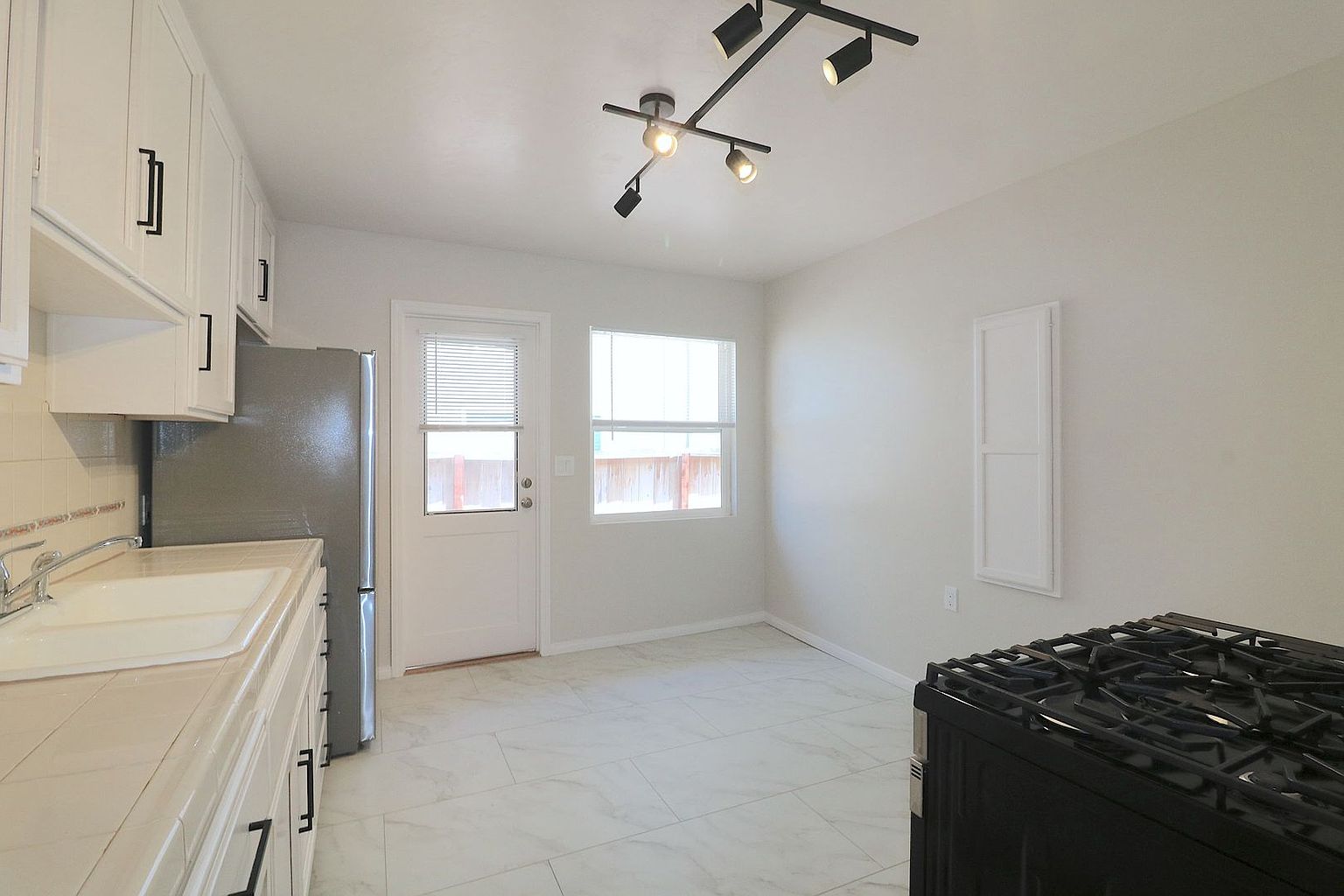 4657 photo 2