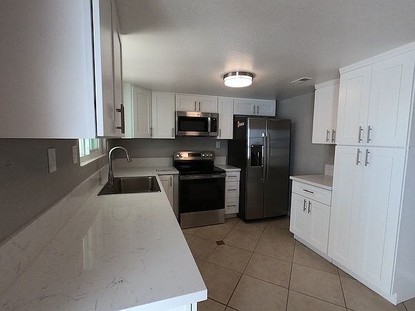 273 Date Ave photo 4