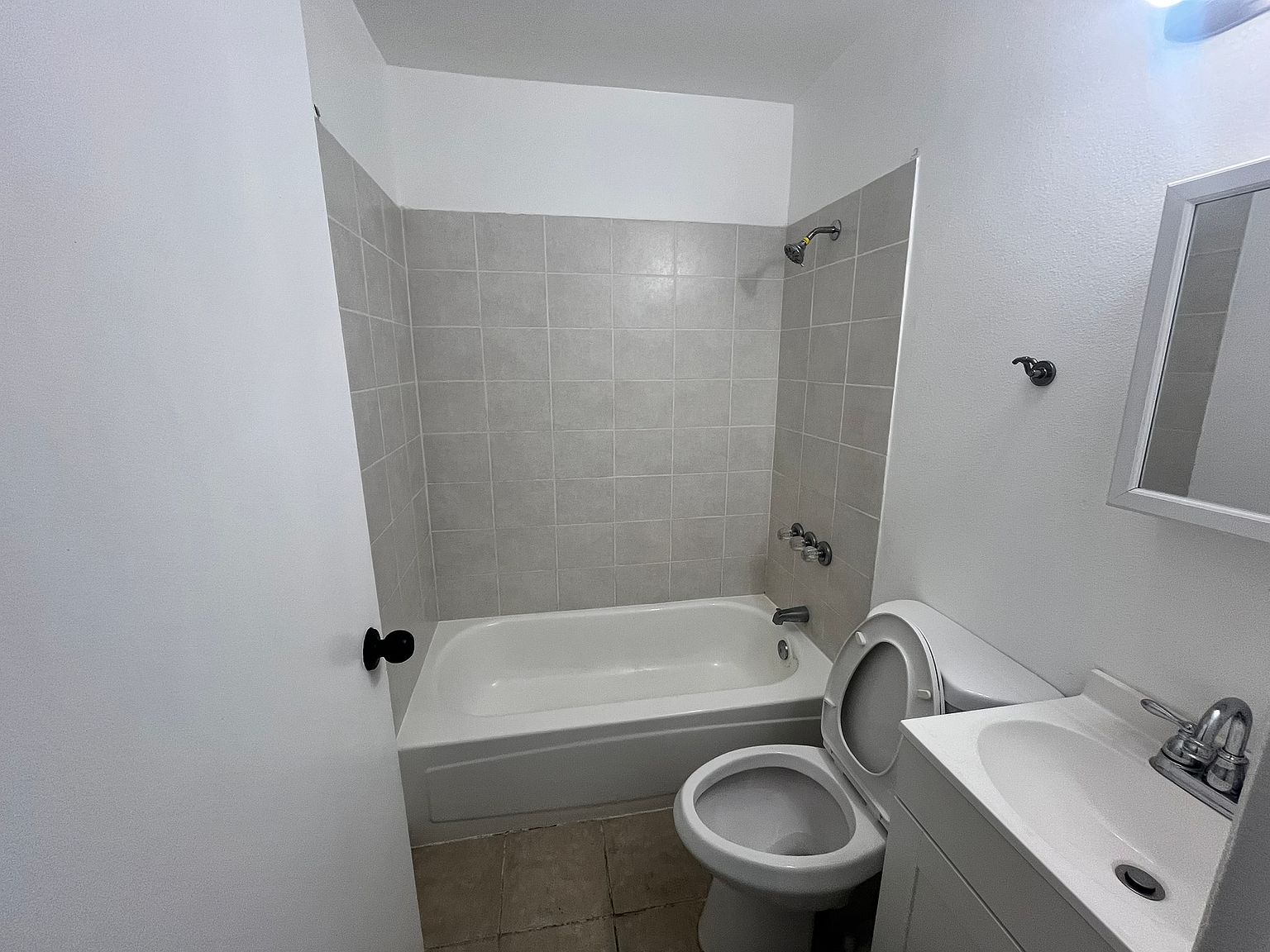 3062 Ocean View Blvd photo 4
