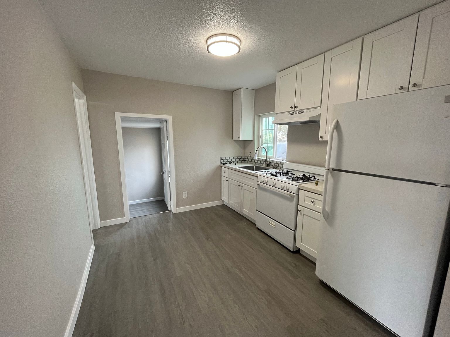 3739 Newton Ave photo 2