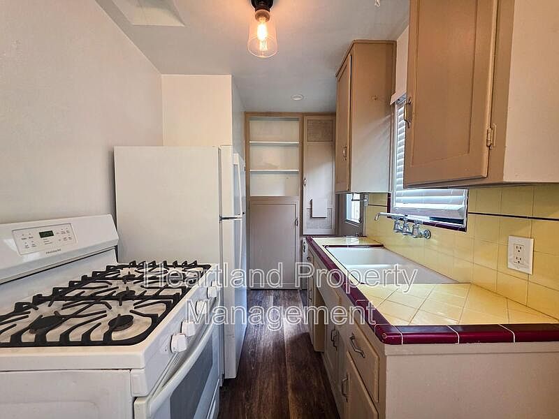 868 Agate St photo 5