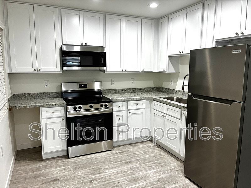 11230 N 17th Ave photo 4
