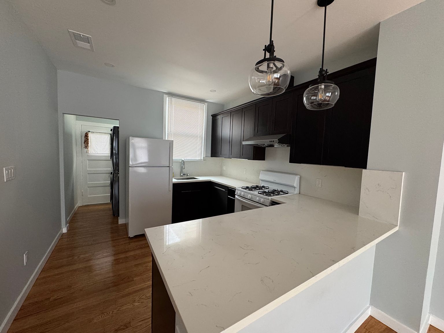 2BR/2BA Single Family House on 29th Ave · San Francisco photo 5