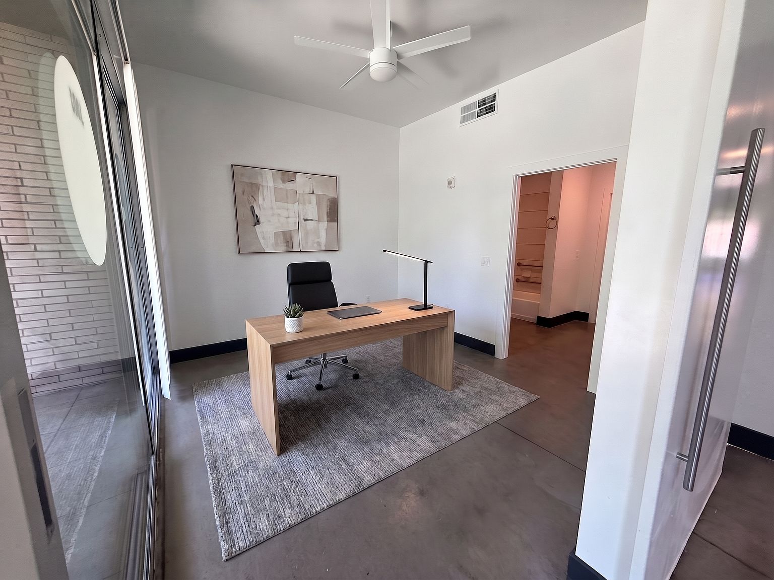 608 S Farmer Ave photo 3