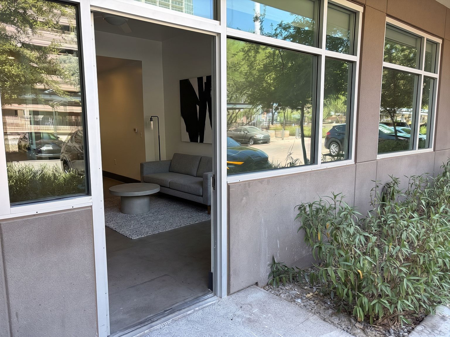 608 S Farmer Ave photo 4