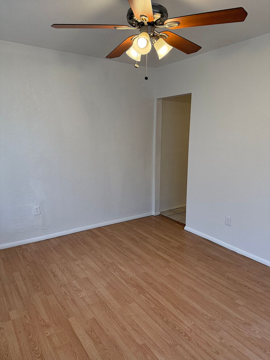 421 N 18th Dr photo 3