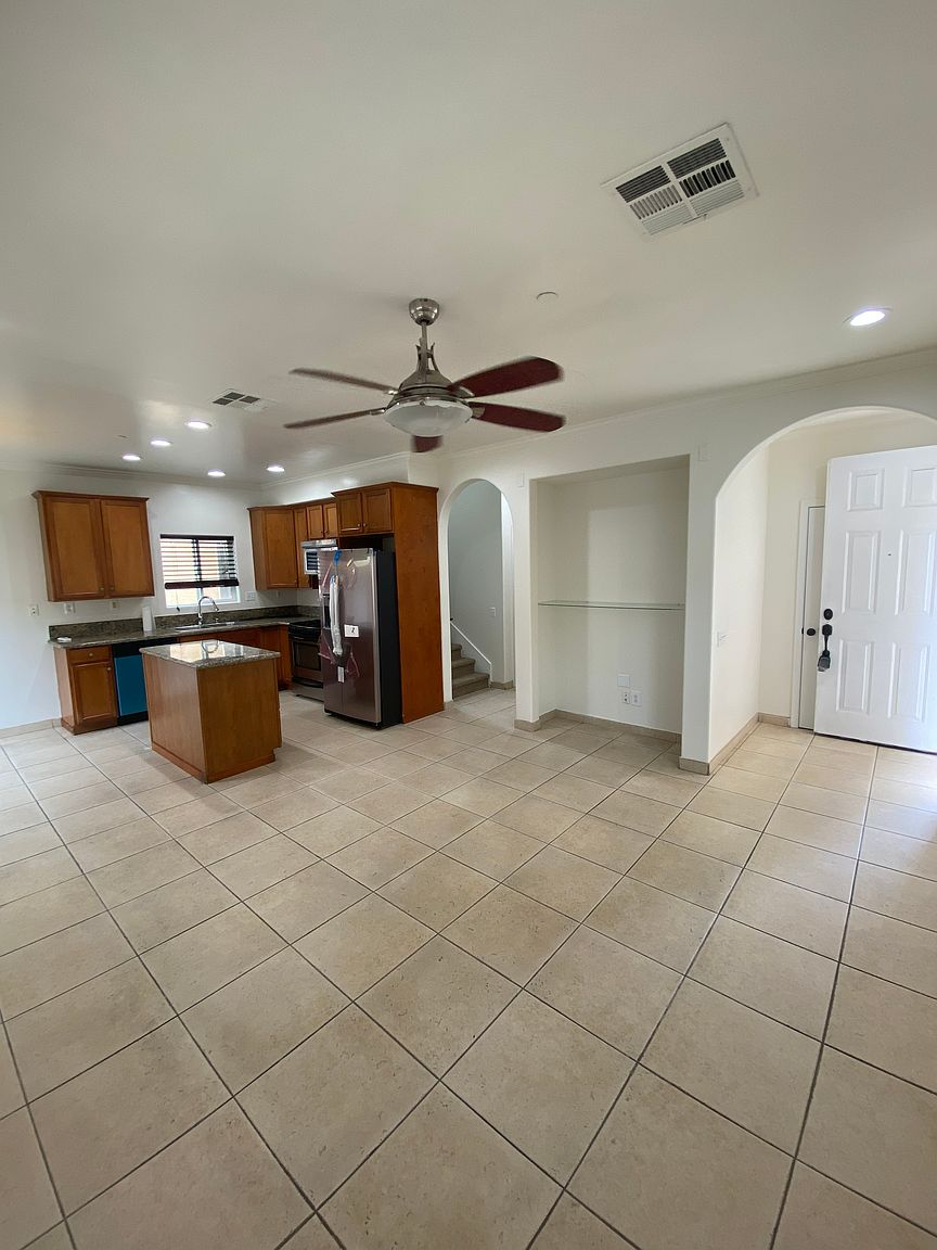 1242 Persimmon Ave photo 4