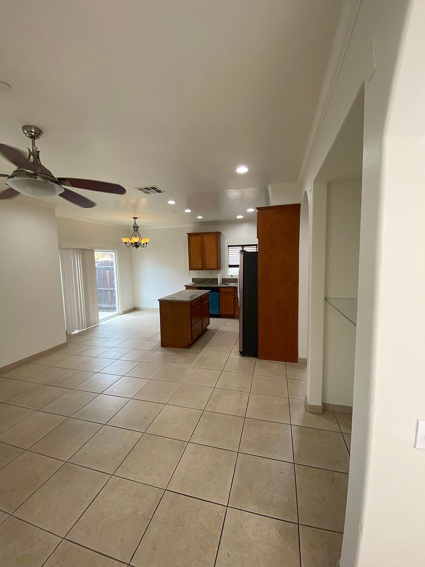 1242 Persimmon Ave photo 3