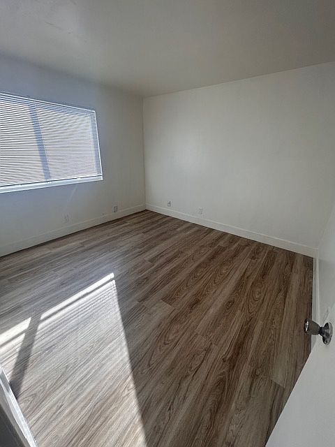32508 Pulaski Dr photo 3