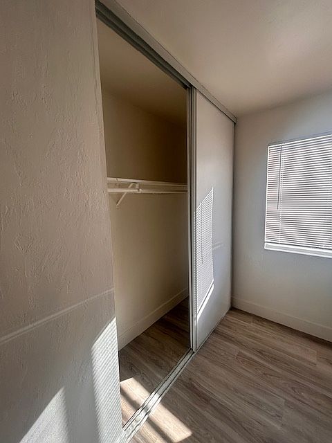 32508 Pulaski Dr photo 4
