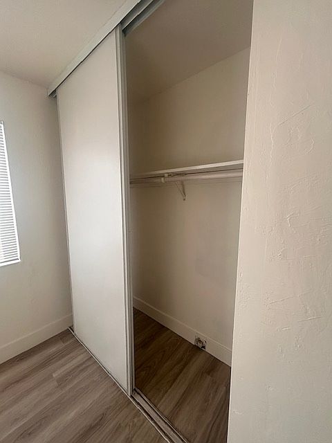 32508 Pulaski Dr photo 2