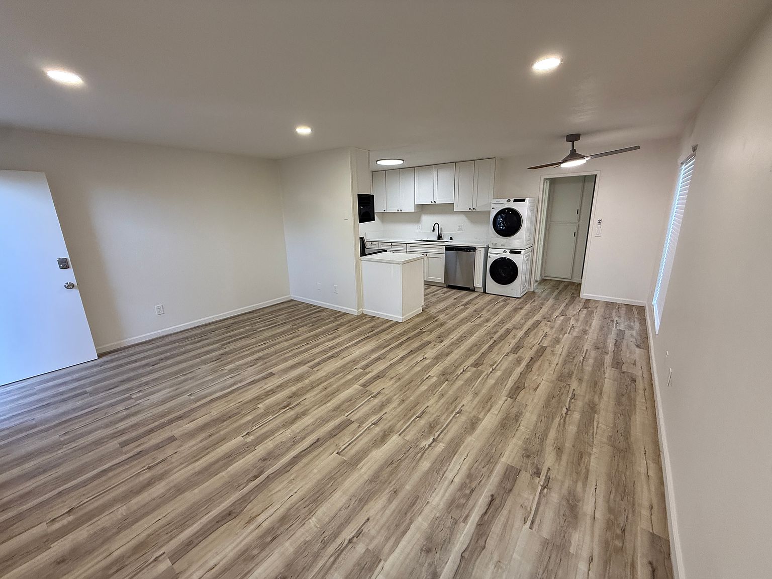 4606 Voltaire St photo 4