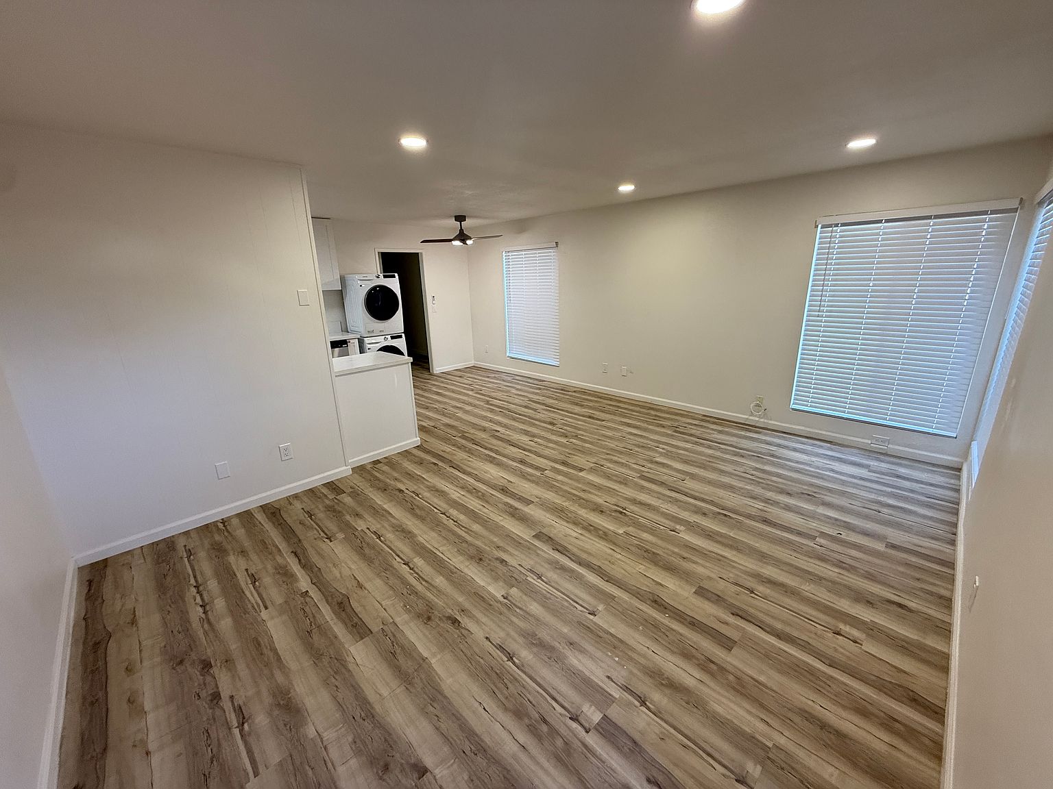 4606 Voltaire St photo 2