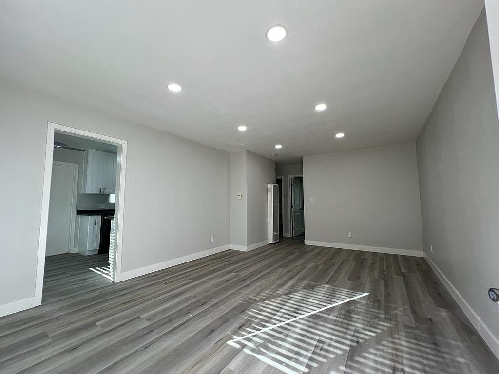 3946-3951 Mississippi St photo 2