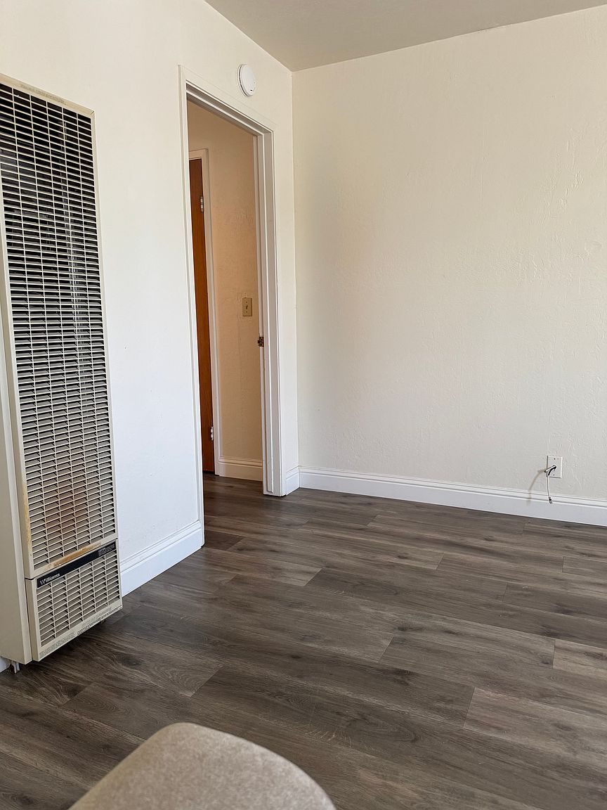 1273 Calle Oriente photo 3