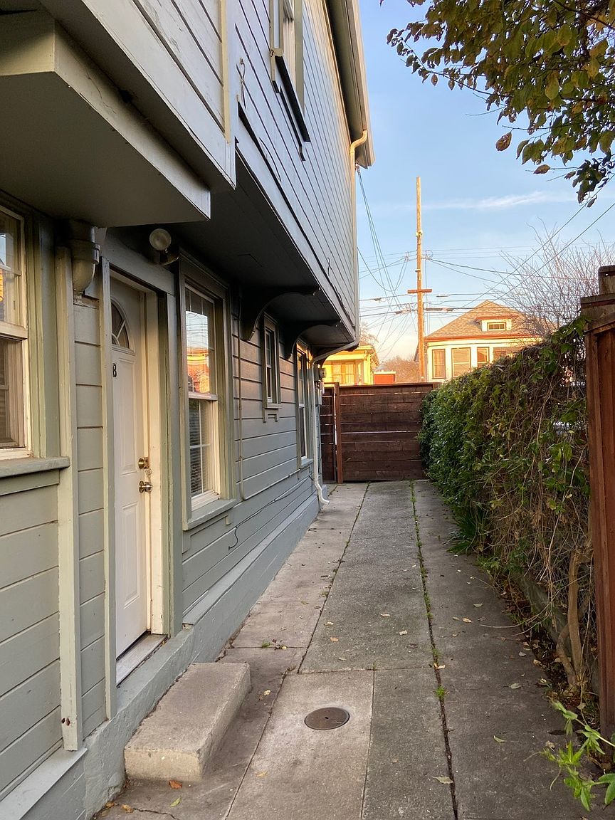 2112 8th St photo 4