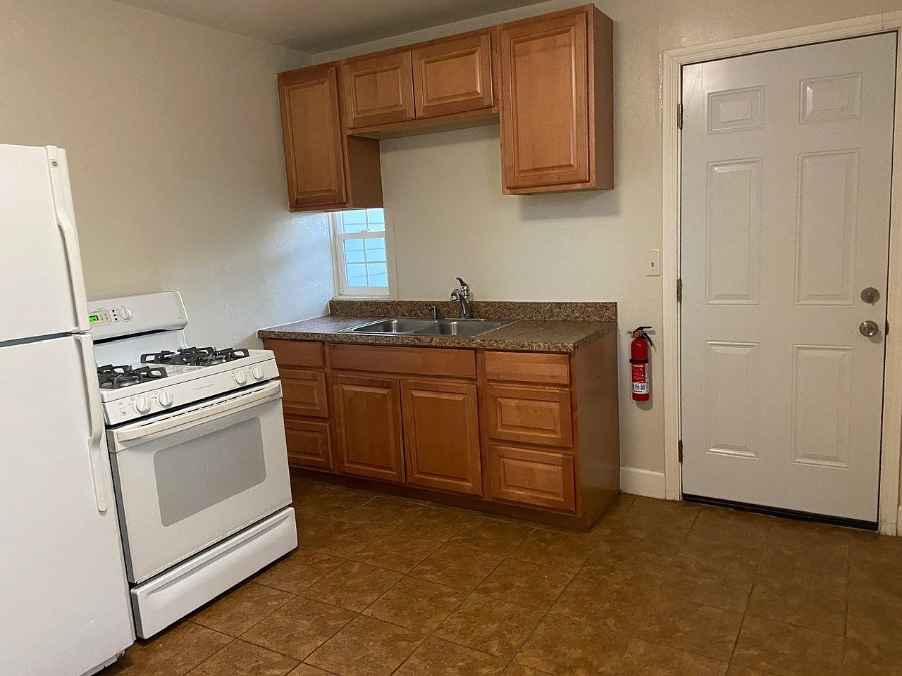 2112 8th St photo 2