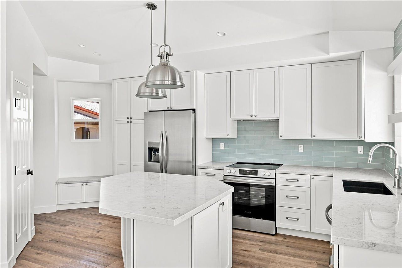 7551 Esfera St photo 4