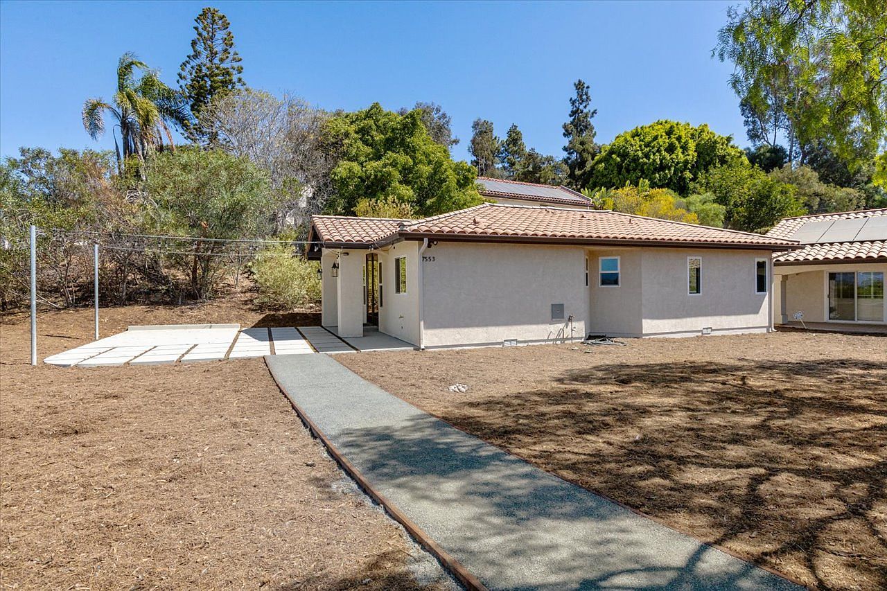 7551 Esfera St photo 2