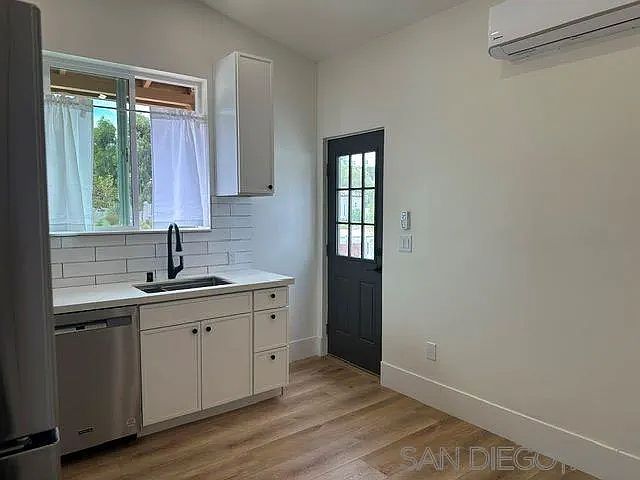 15859 Riparian Rd photo 5