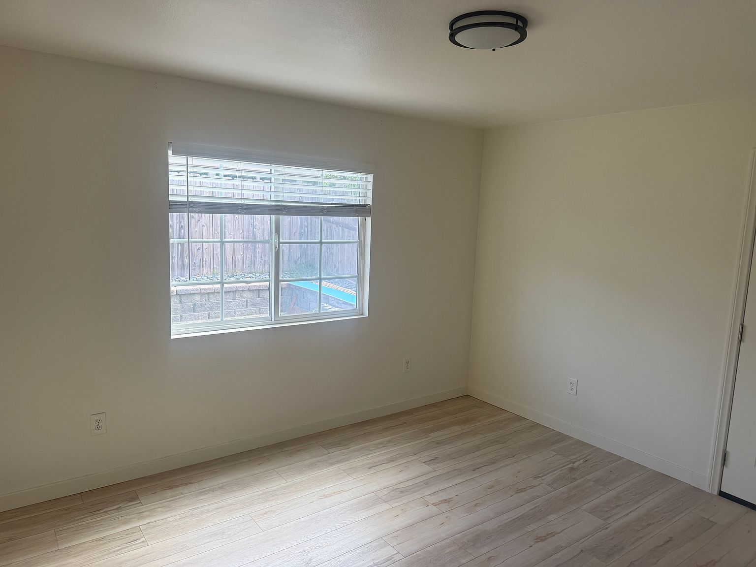 8051 Berwyn Rd photo 3