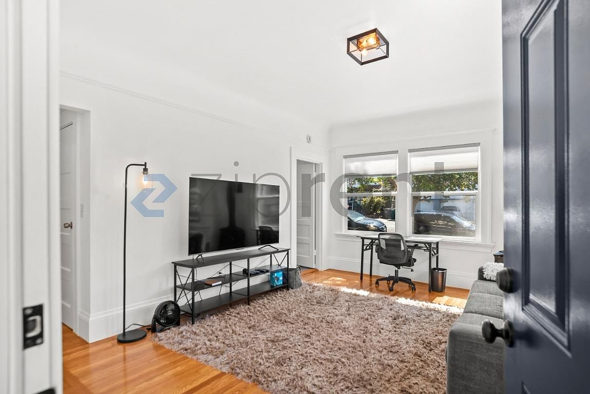 377 Orange St photo 5