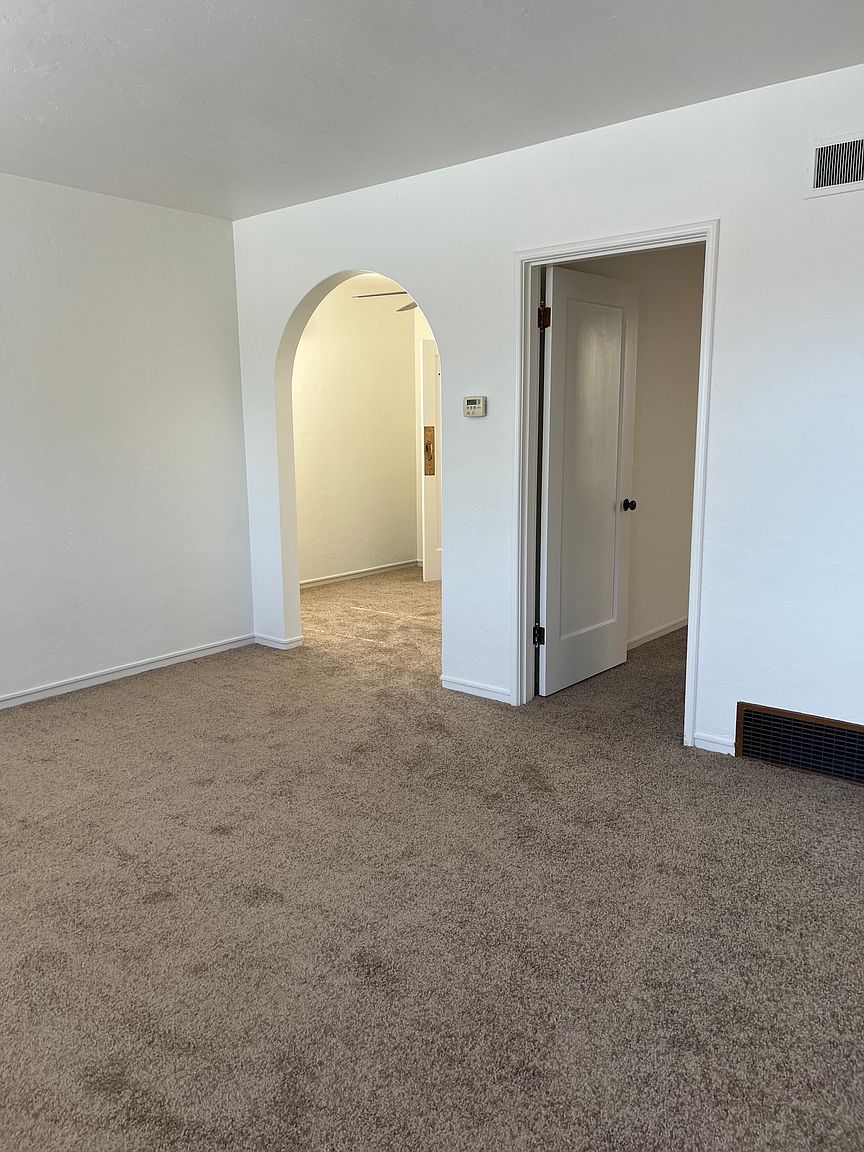 2BR/1BA Duplex on Stoakes Ave · San Leandro photo 5