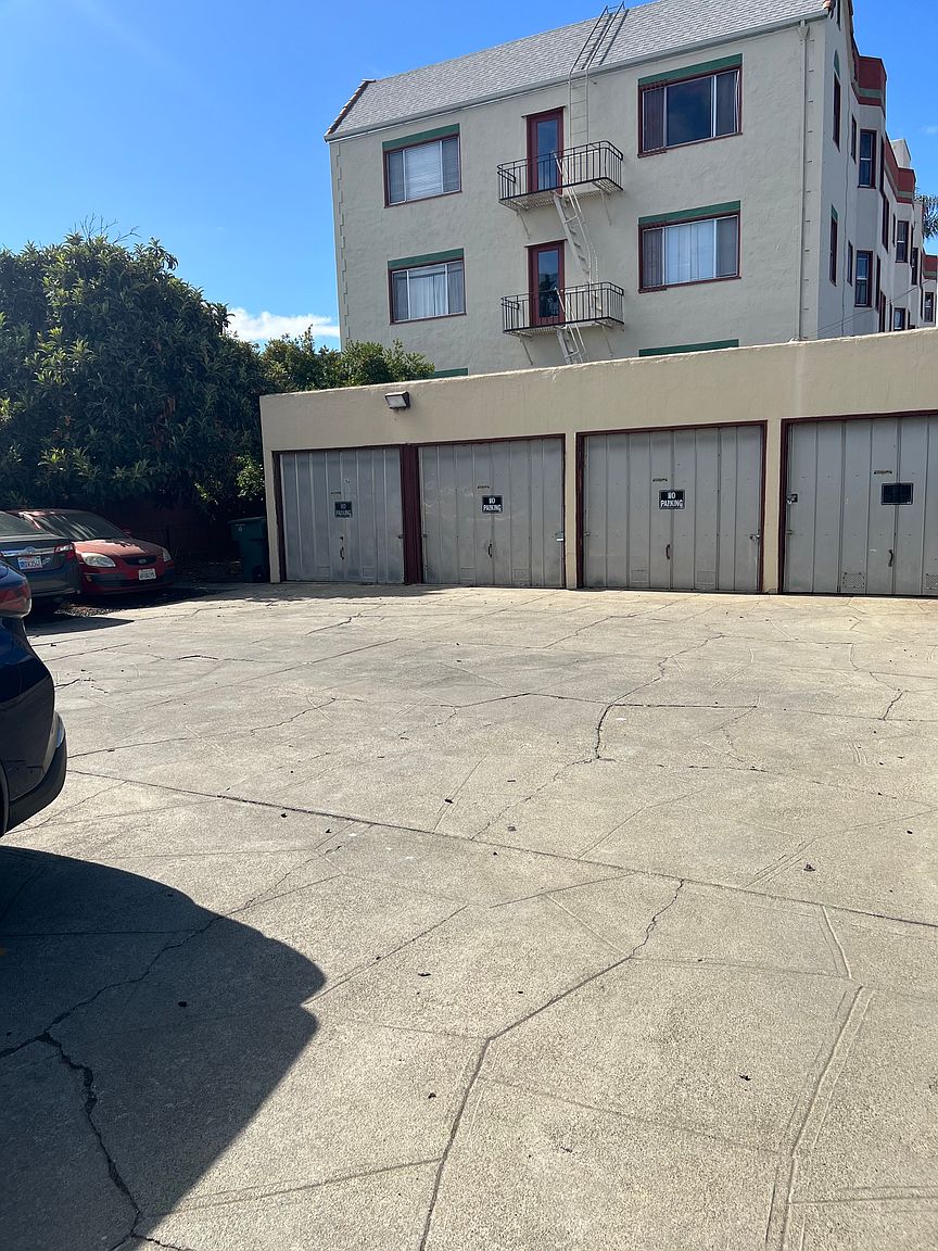 2BR/1BA Duplex on Stoakes Ave · San Leandro photo 3