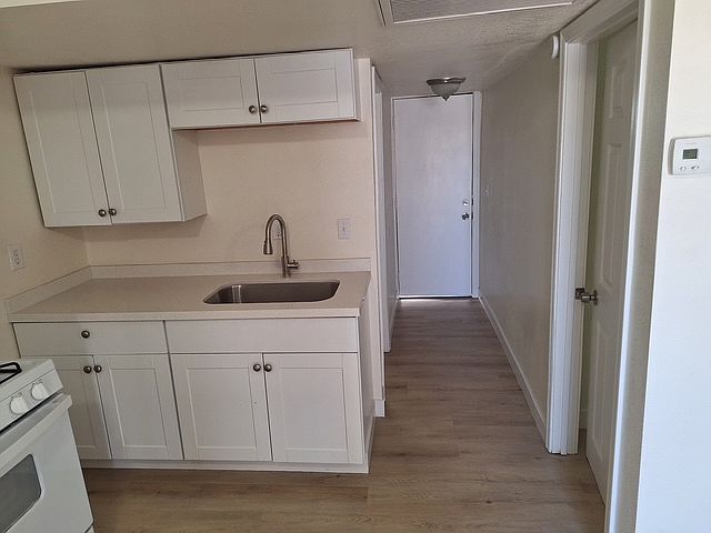1030 E Fairmount Ave photo 2