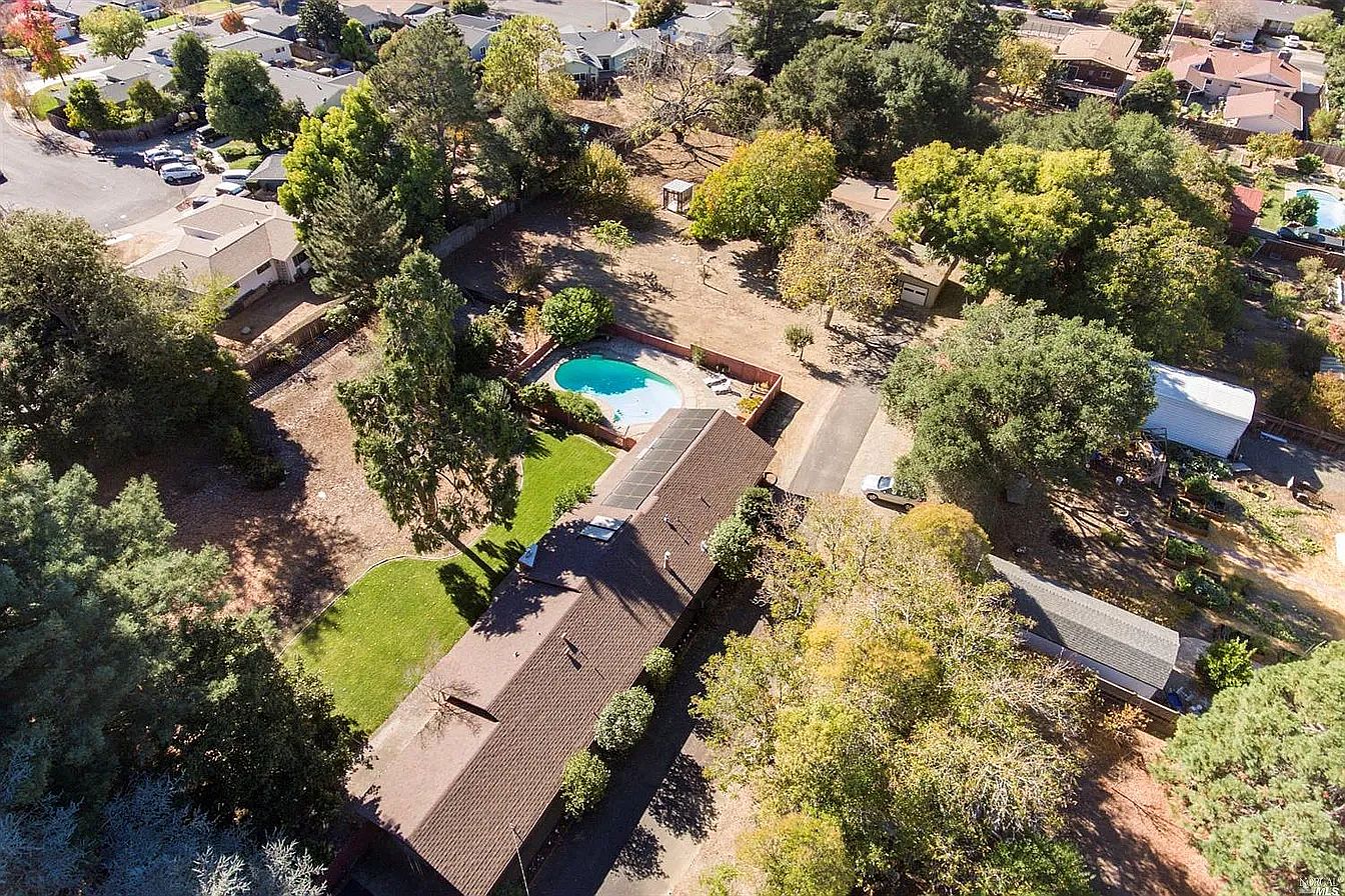 2335 A W Park Ave photo 2