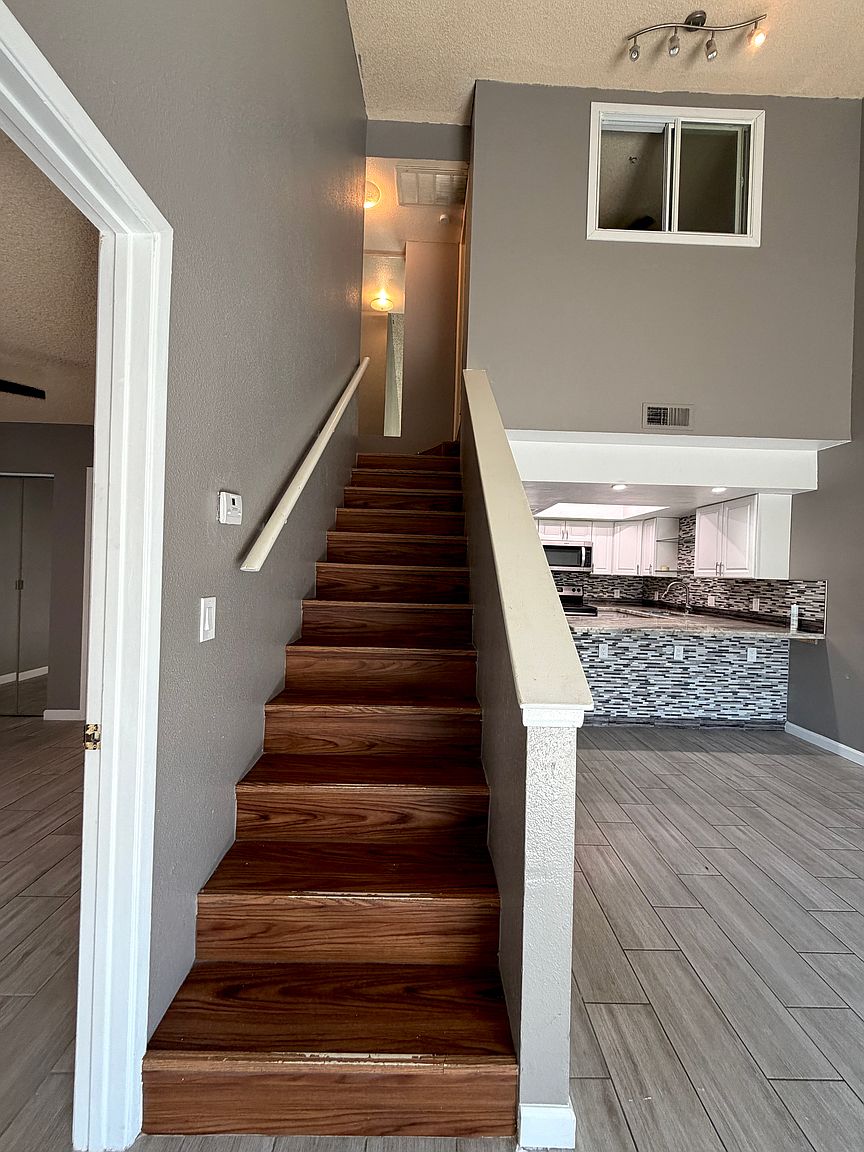 810 S River Dr photo 5