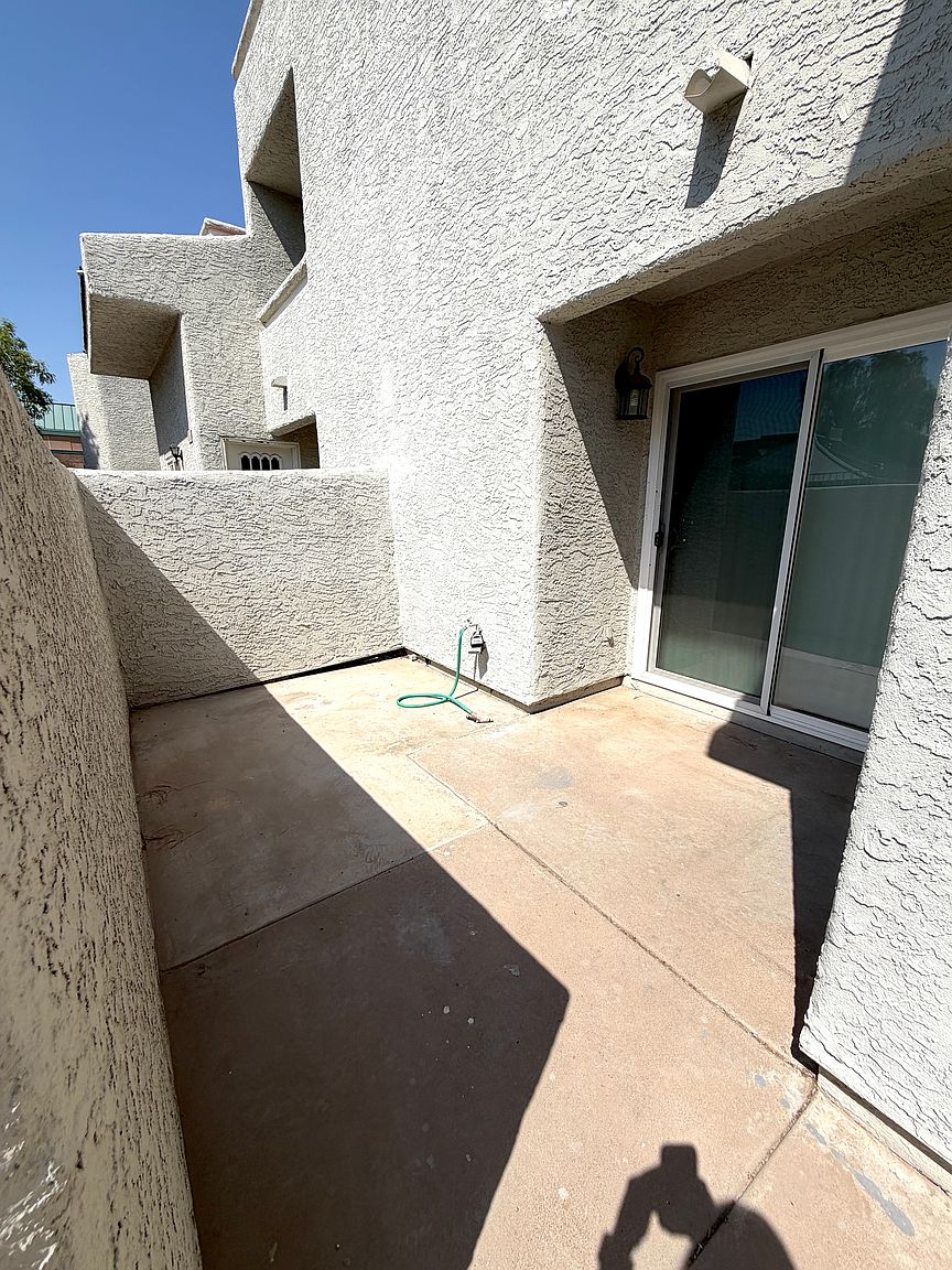 810 S River Dr photo 4